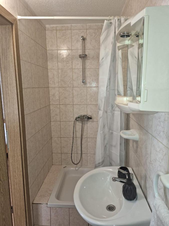 Apartment Tonka โตรกีร์ ภายนอก รูปภาพ